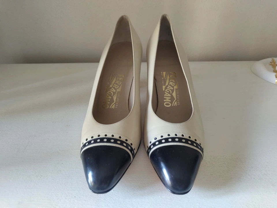 Rare Salvatore Ferragamo Heels Leather Shoes - Beige/ Black - Sz 9 - Image 2 of 4