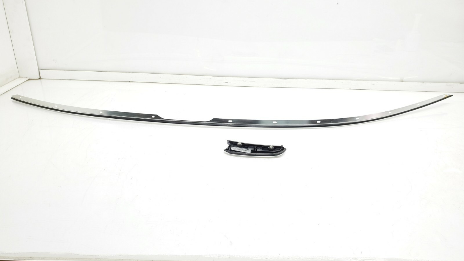 2014-2017 MASERATI GHIBLI RIGHT PASSENGER ROOF WINDOW MOLDING TRIM CHROME OEM.