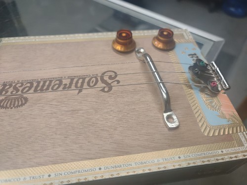 CUSTOM CIGAR BOX GUITAR 3 STRING -S - Picture 3 of 10