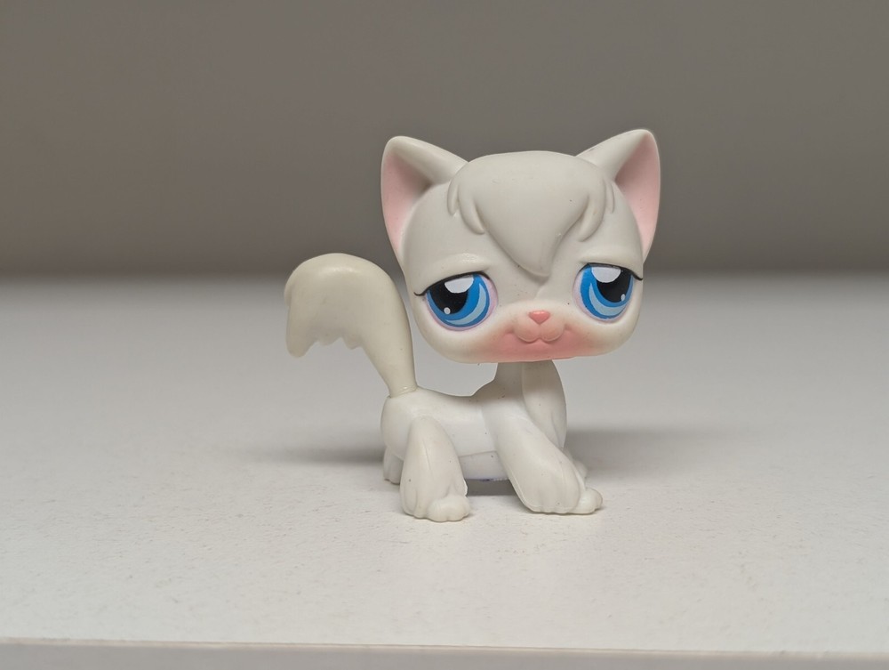 ANGORA CAT #9 - Authentic Littlest Pet Shop - Hasbro LPS White Blue Eyes