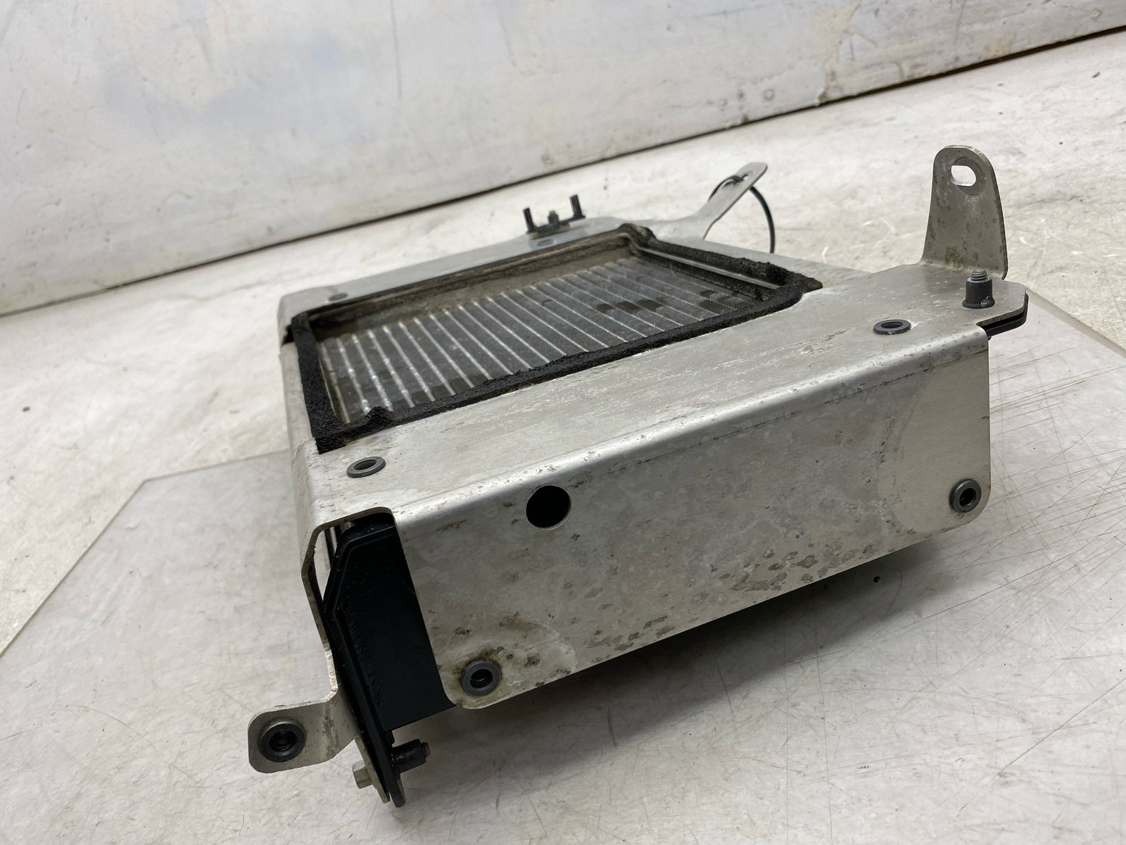 2020-2025 ASTON MARTIN DBX OEM 4.0L FRONT LEFT AUXILIARY RADIATOR MY83-8243-AB
