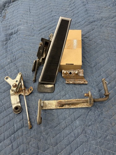 Gas Pedal Throttle Linkage mounting bracket 1963 Pontiac Bonneville Catalina GP