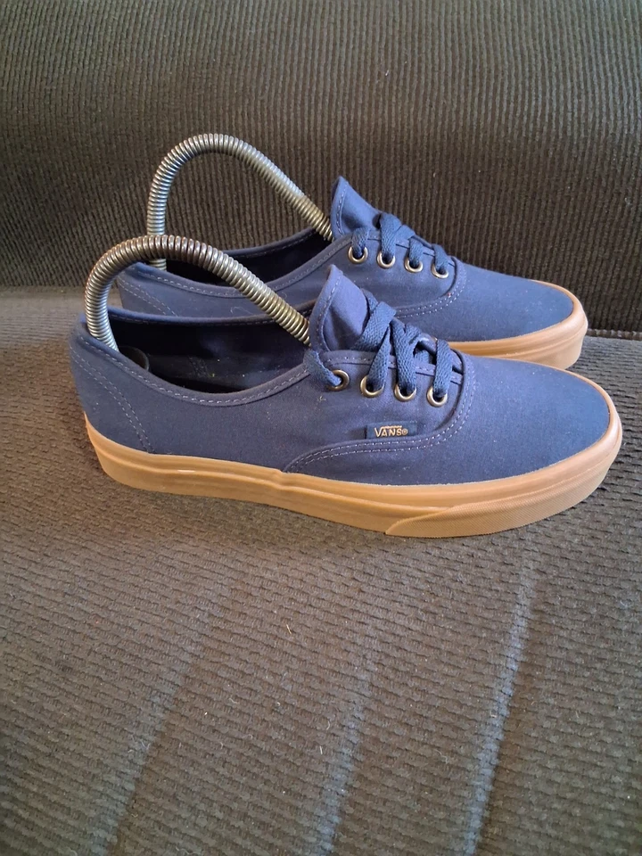 Tênis esportivo Vans Old Skool Yacht Club feminino tamanho 7.5 azul goma - Imagem 3 de 4