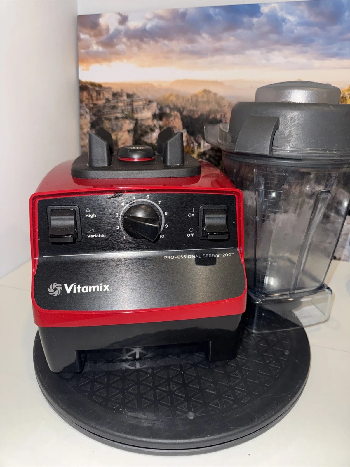 Vitamix Professional Series 200 - VM0103 10 Speed Blender 48 oz/6 cup Pitcher
Opens in a new window
