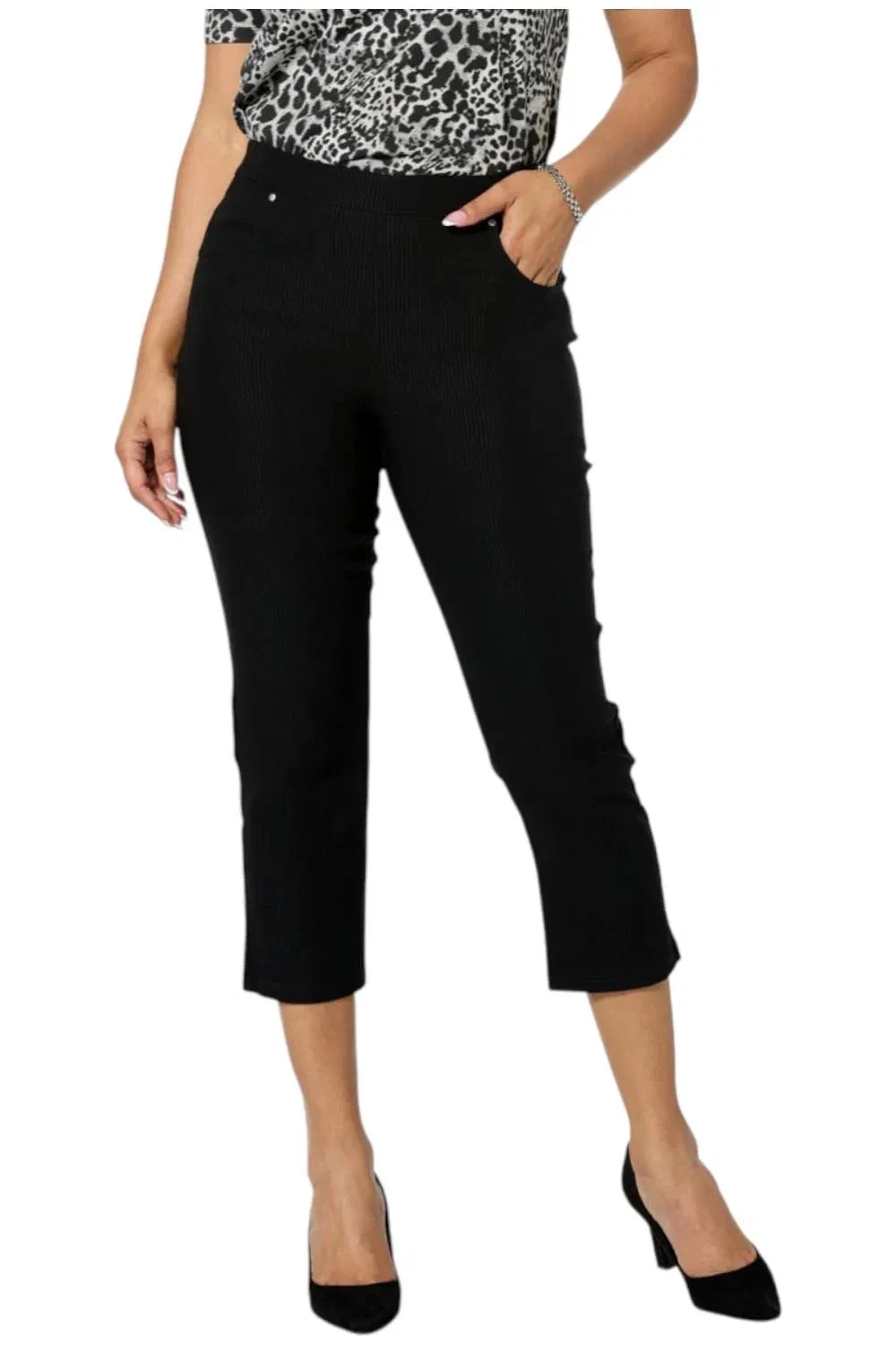 HUE Women's Everyday Stretch Knit Pull-On Capri Pant Black
Opens in a new window or tab