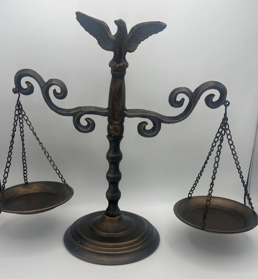 Decoración Libra: Escalas de justicia vintage con adorno de águila, decoración de mesa/escritorio (13,38" H) Foto 2 de 4