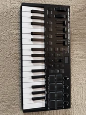 M-Audio Oxygen Pro Mini 32 Key USB MIDI Keyboard Controller (w/ original box)
