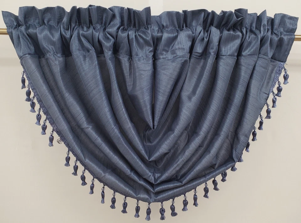 Cenefa o panel ligero Bellagio imitación seda con cuentas bola flecos cascada Foto 2 de 2