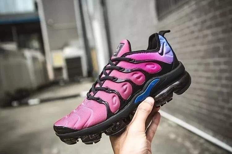 men pink vapor max