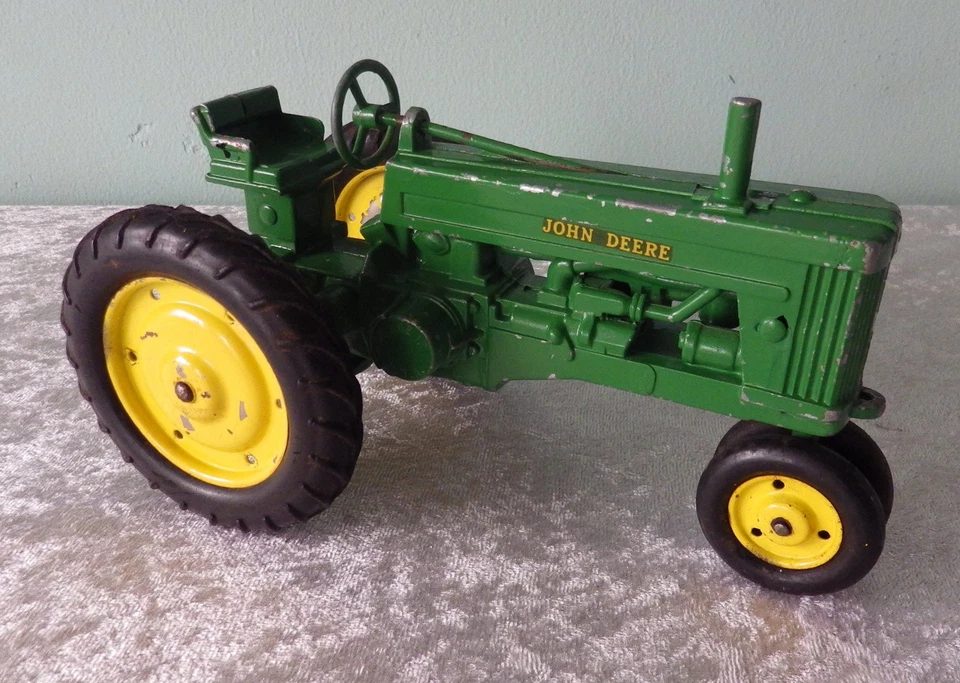 Ertl John Deere diecast lot 2-row short nose corn picker disc harrow tractor vtg - Image 2 of 4