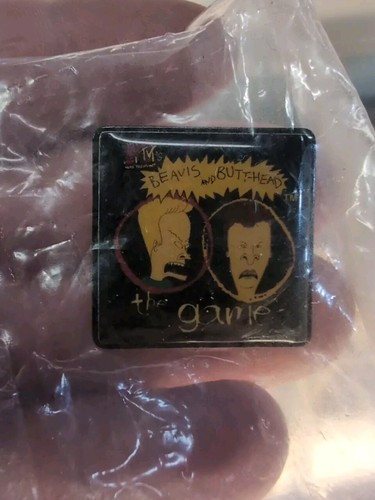 BEAVIS & BUTTHEAD MTV THE GAME - Brand New - 1994 VINTAGE COLLECTIBLE PROMO PIN - Picture 1 of 5