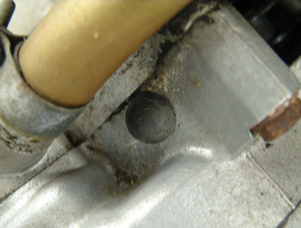 Protector de cárter lateral de cadena Triumph T120, T140, Bonneville, Tiger 1964-83 Foto 4 de 4