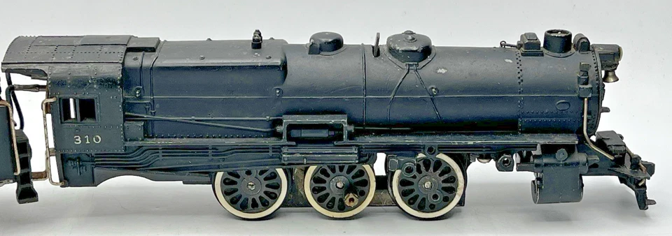 American Flyer S Gauge #310 Pacific Locomotive and Tender - Runs but Needs Parts - Image 2 of 4