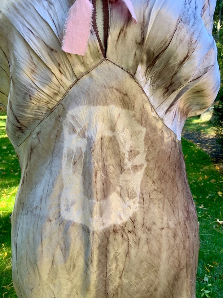 Camisón vintage de satén de seda de los años 30 corte sesgado - teñido a mano gris púrpura con lazo Foto 4 de 4