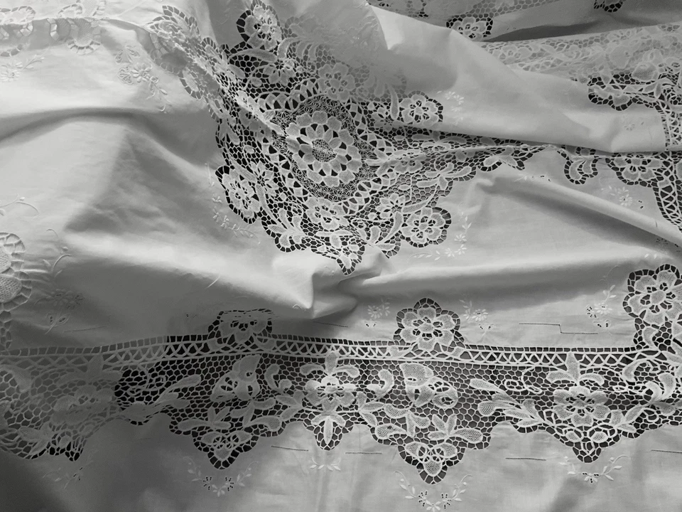 Linge Ancien NAPPE De Mariage Brodée Et Dentelle Point Irlandais À L’aiguille - Photo 3/4
