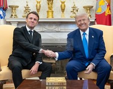 PRESIDENT DONALD TRUMP AND EMMANUEL MACRON FRANCE PM SHAKING HANDS 11X14 PHOTO