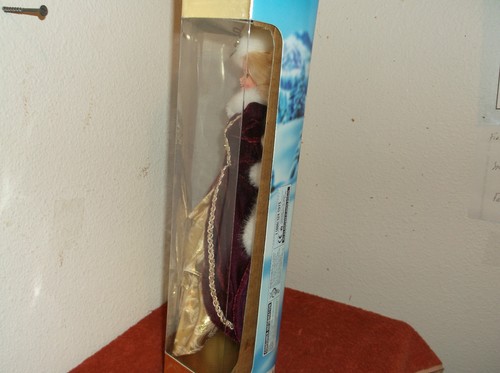 VINTAGE "BARBIE..HAPPY HOLIDAYS"....1996....NEW IN BOX - Picture 4 of 5