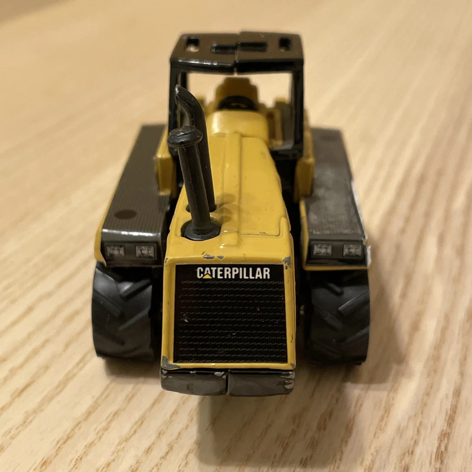Caterpillar Cat Challenger 75 Crawler Tractor Ertl 1:64 Scale - Image 2 of 4