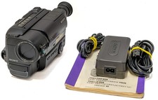 Videocamera analogica a cassette Sony Handycam CCD-TR411E 8mm Video8 XR Hi8
