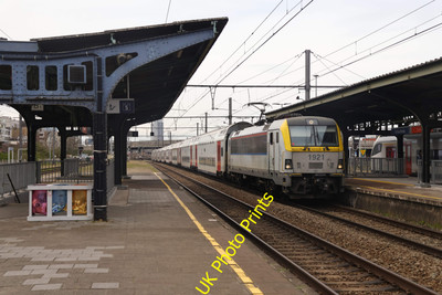 Photo SNCB Belgian Railway 6x4 Class 19 1921 passes Schaarbeek c2023 1