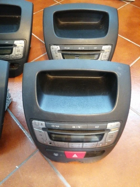 86120-0h010 Autoradio CD Aux Citroen C1 Peugeot 107 Toyota Aygo - Immagine 3 di 4