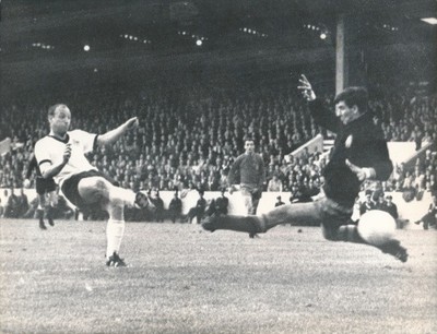 Foto Birmingham, Uwe Seeler schießt das 2:1 gegen Spanien, WM... - 10390012