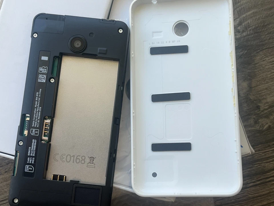 Подлинный Nokia Lumia 630 DS, две SIM-карты — белый — разблокированный — новый из старых запасов — в коробке - Изображение 4 из 4