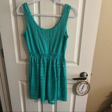 Love Reign Sleeveless Lace Mini Dress Womens Size Small Wide Strap Elastic Waist