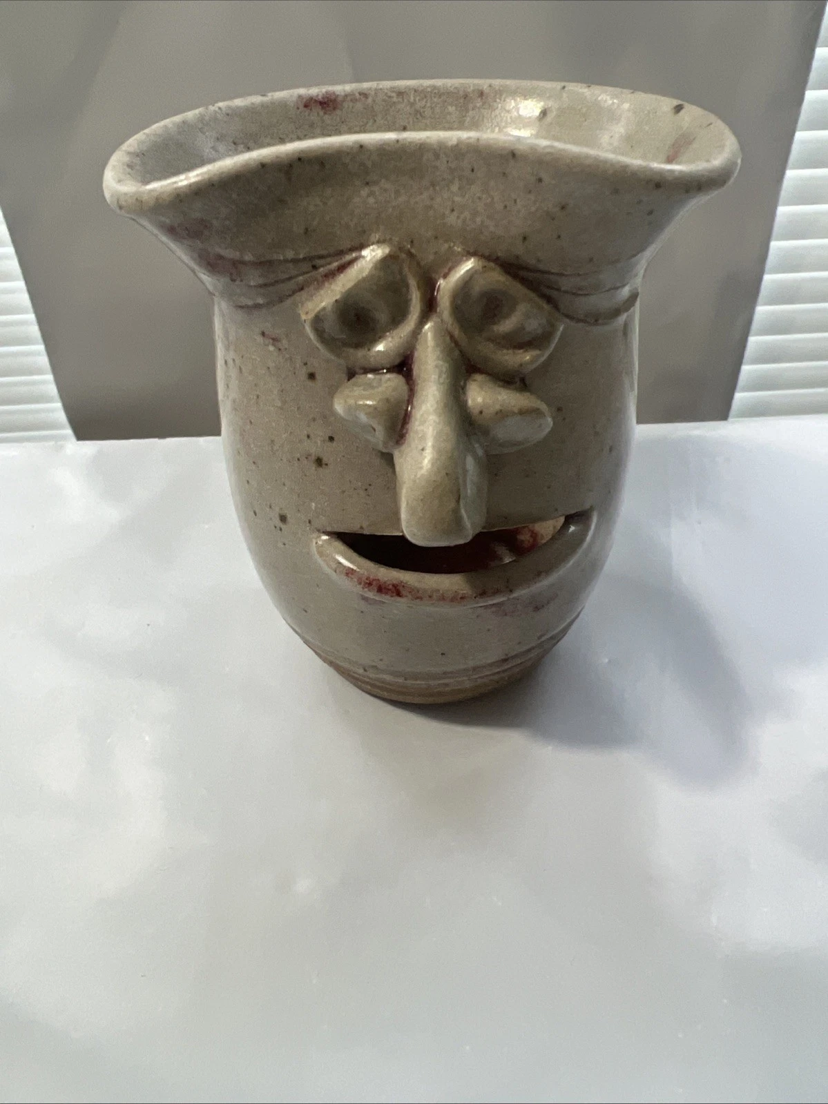 ED ZEMBRZUSKI Signed EGG YOKE SEPARATOR w/Funny Face VTG 90s Studio Art Pottery
Opens in a new windo