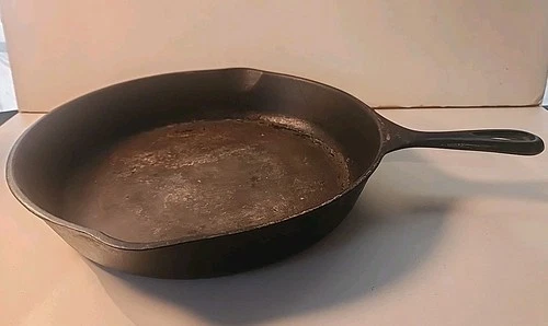 Vintage Wagner Ware Sidney -0- 1060A Large Cast Iron Skillet Pan #10 11-3/4”