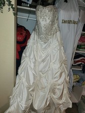 Wedding Dress From Davids Bridal Woman's Size 16
