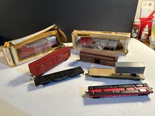 Bachmann Santa Fe Lot Locos, Cars