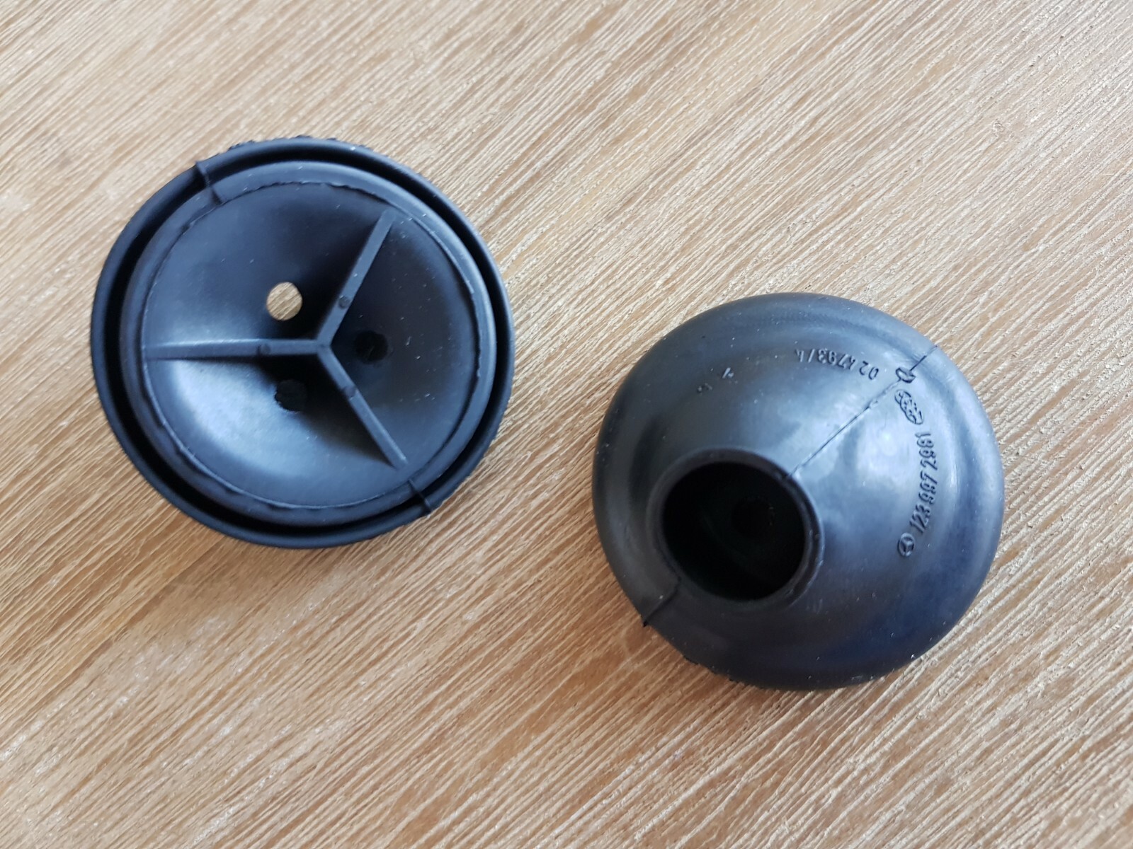 Mercedes water drain W123 W126 W124 Drainage hole plug A1239972981 