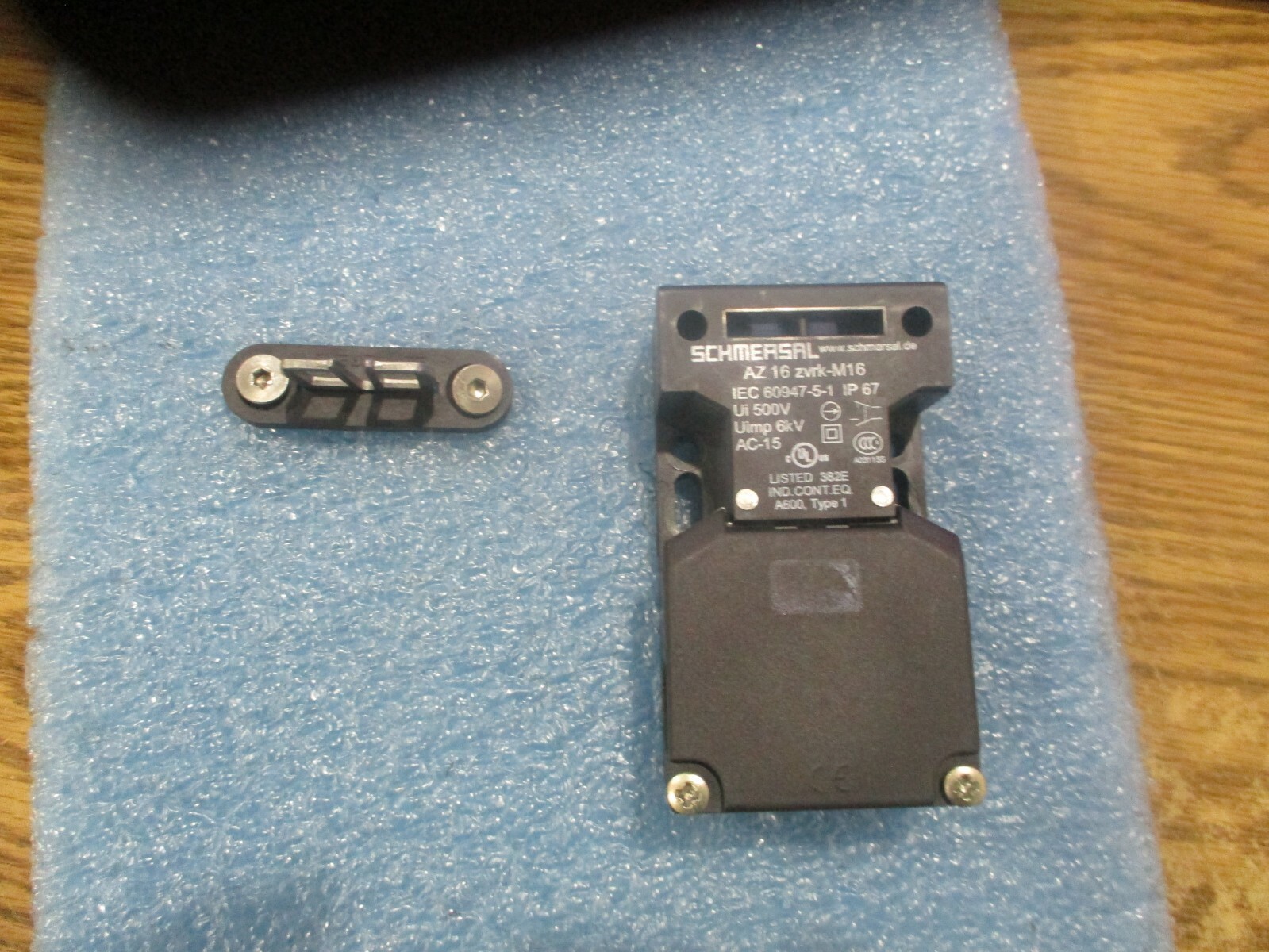 Schmersal Model AZ 16 zvrkM16 Safety Interlock Switch with Key eBay