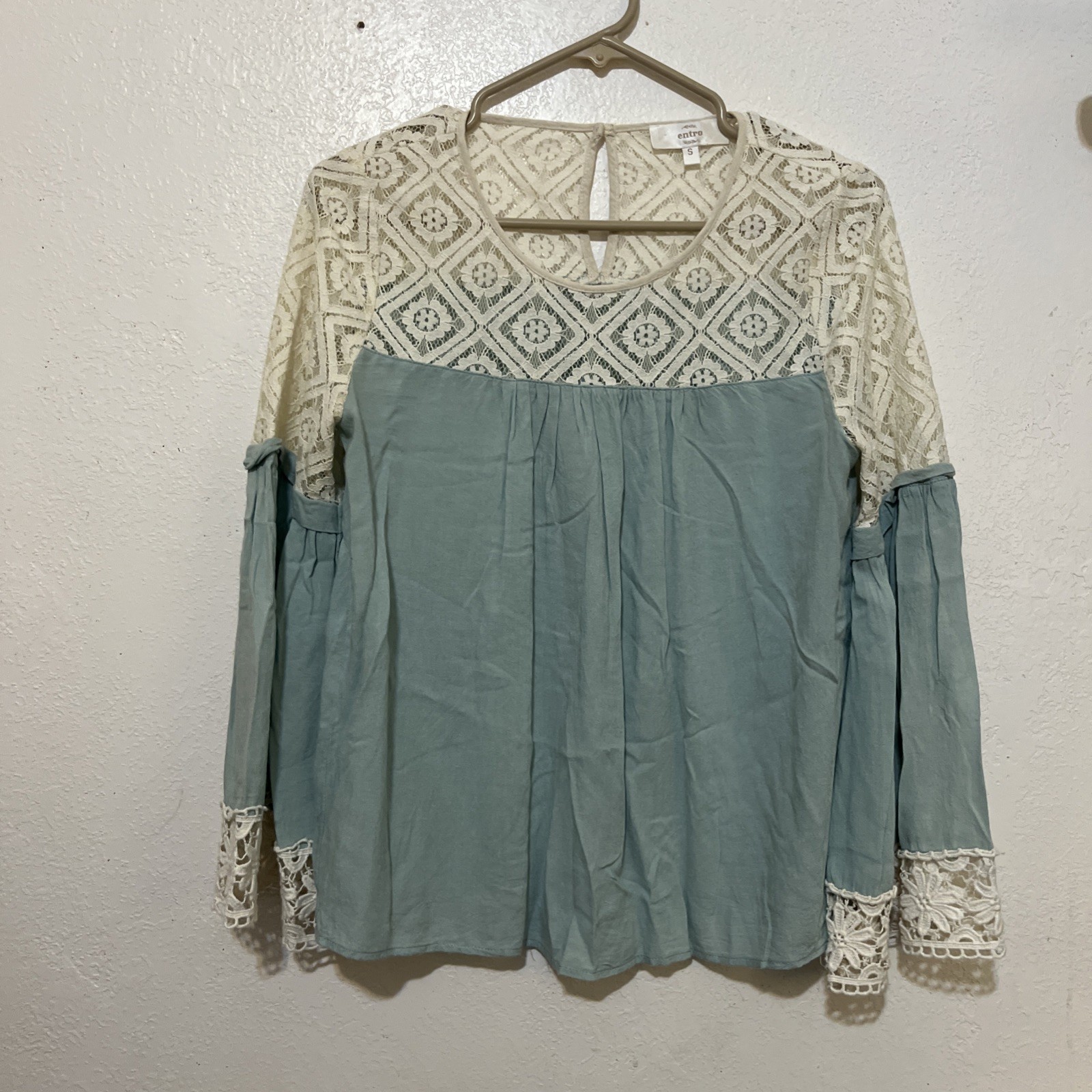 Entro  blouse Women Small Floral Lace Trim Bell Sleeve BOHO whimsical