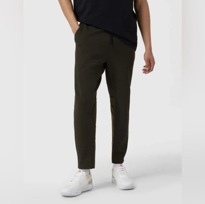 Nike NSW Tech Essentials Winter Joggers Pants Men s sz Large DD7012-326