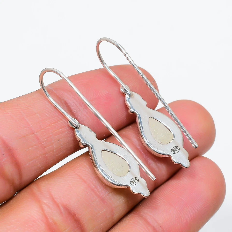 Pendientes de joyería de plata de ley 925 hechos a mano con piedras preciosas druzy de ágata de titanio Foto 4 de 4