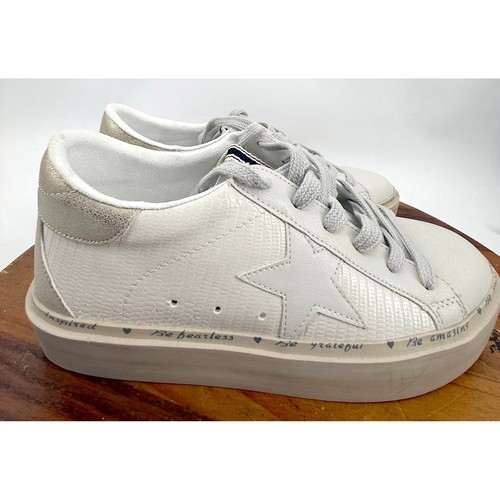 SHU SHOP Reba Embossed Star Sneakers Women's Size 7 White Casual Comfortable - Afbeelding 1 van 10