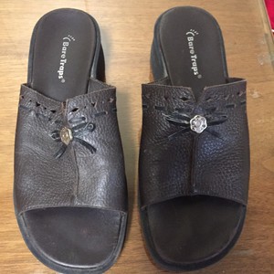 bare traps leather sandals