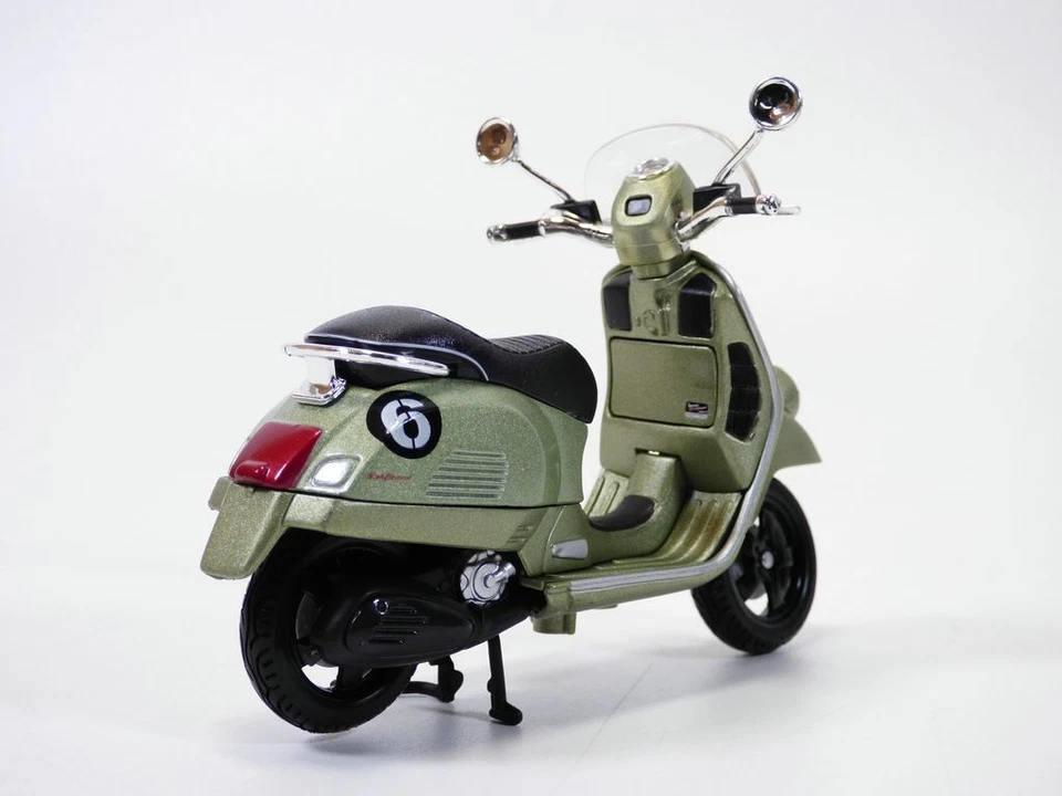 Scooter Piaggio VESPA 6 GIORNI vert 1/18 2017 - Photo 2/4
