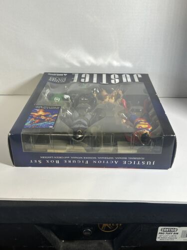 DC Direct JUSTICE LEAGUE 4-Figure Set Superman Batman Wonder Woman Green Lantern - Picture 3 of 7