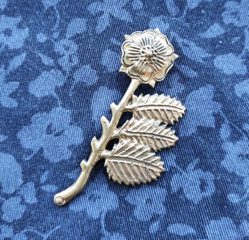 Medieval Tudor Rose Jewelry, Heraldic Unicorn Rose Replica, Yorks Pilgrim Badge - Picture 7 of 7