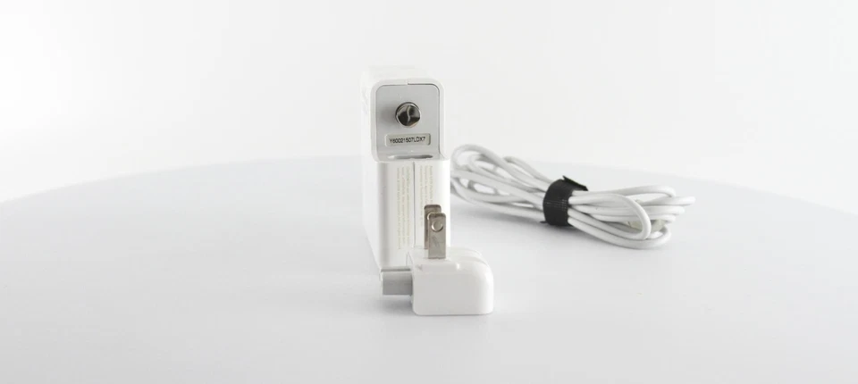 Adaptador de corriente alterna Apple A1021 100-240v 65W para iBook/PowerBook G4 (M8943LL/A) Foto 2 de 3