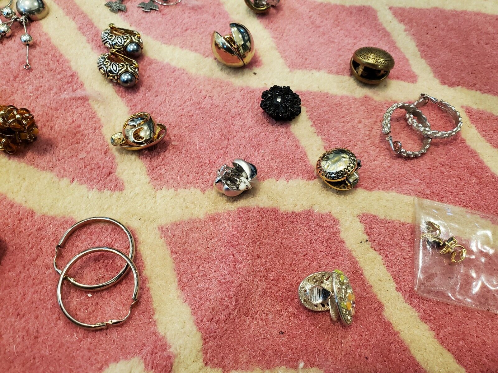 Vintage Lot Of Clip On Earrings 19 Total - image 5