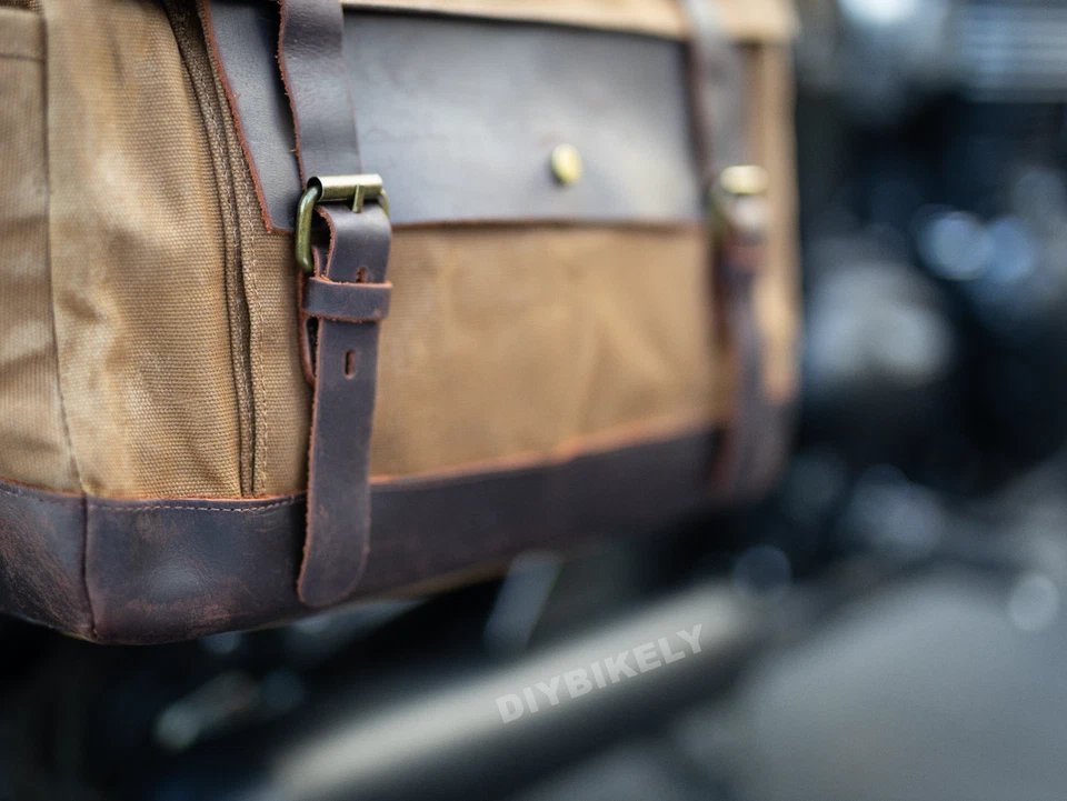 Triumph Speed | Bolsa Street Twin Saddle com Montagem Personalizada Bronzeada e Marrom LADO ESQUERDO - Imagem 3 de 4