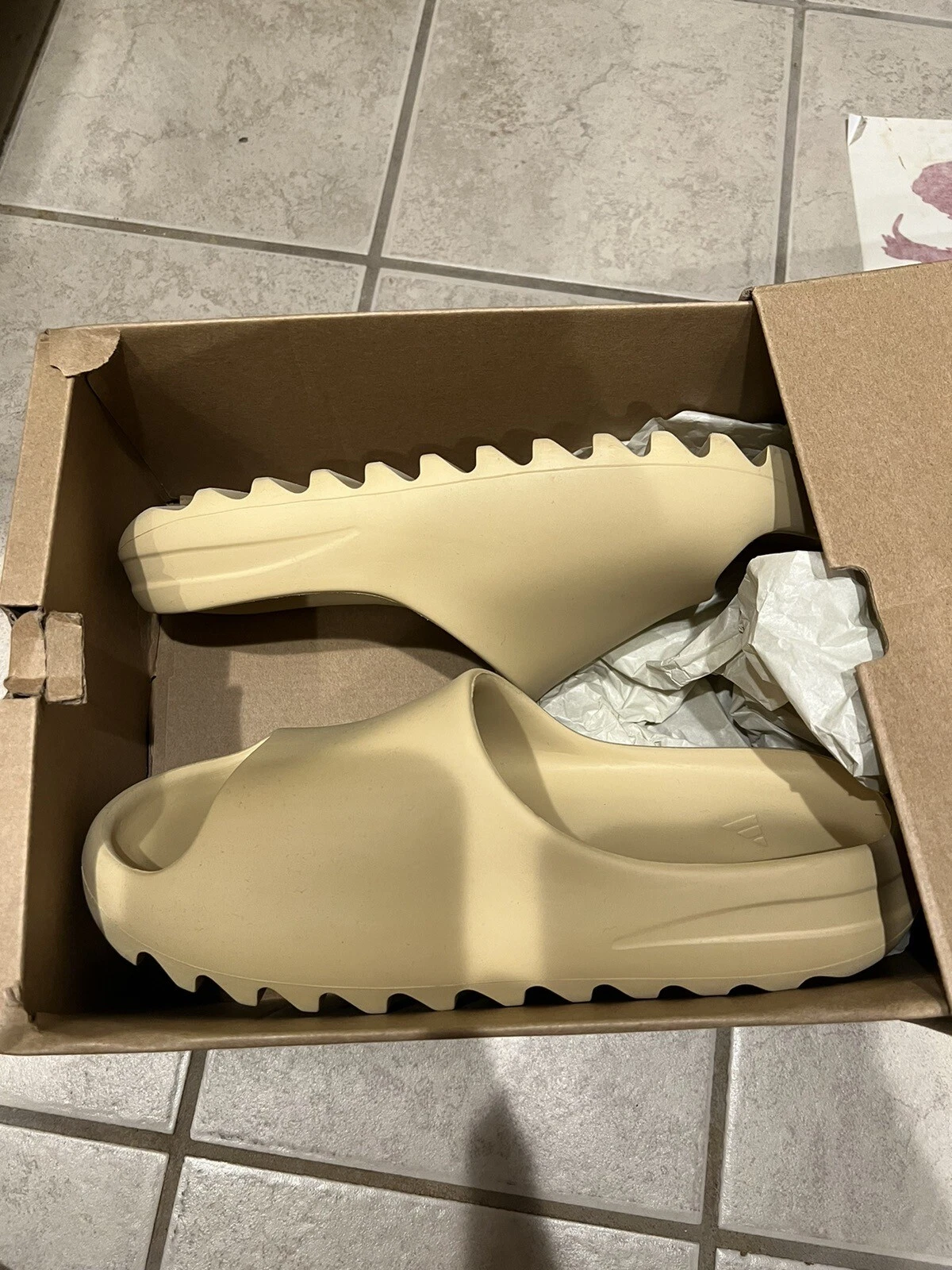 Yeezy diapositive colore: sabbia del deserto taglia: 9