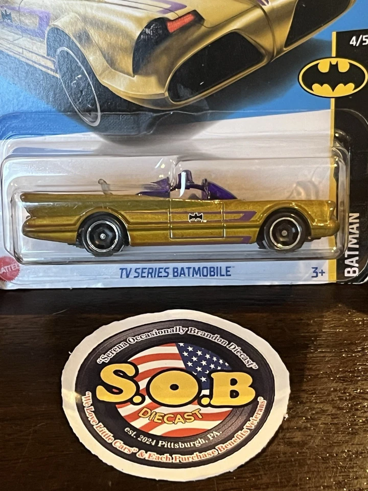 Batimóvil Hot Wheels Batman Serie de TV Dorado Diecast Sellado Casi Nuevo Estado Foto 2 de 4