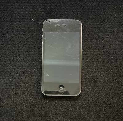 Apple iPhone 4s - 8 GB - Black For Parts or Repair