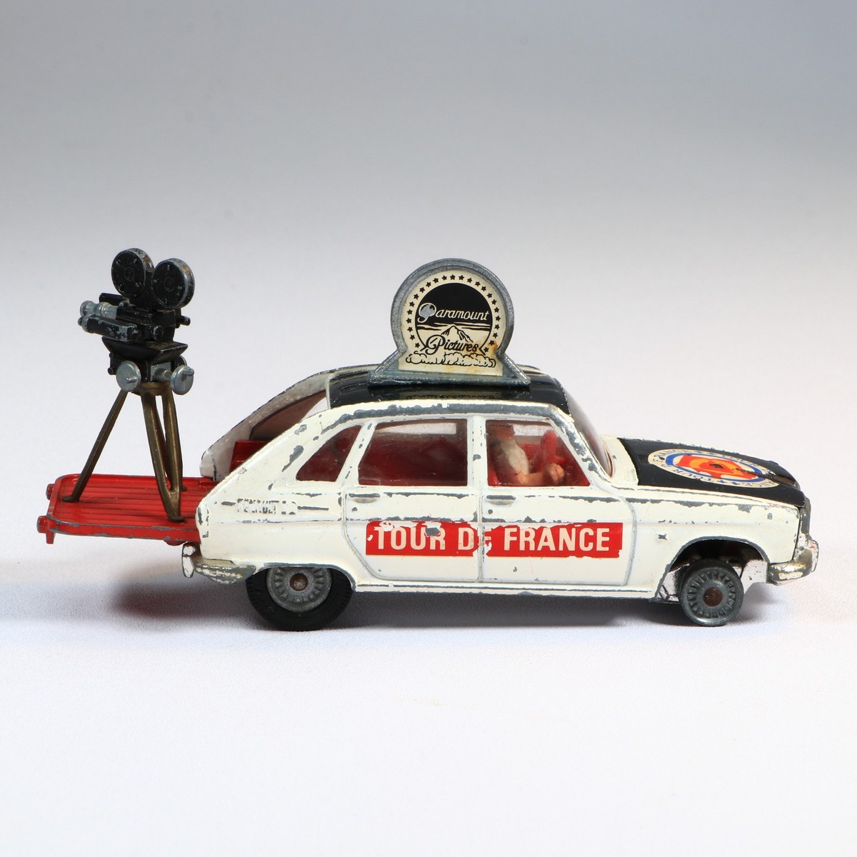 【中古】CORGI TOYS RENAULT 16 TOUR DE FRANCE Corgi Toys Renault 16 Tour de France Paramount Camera Car Gift Set