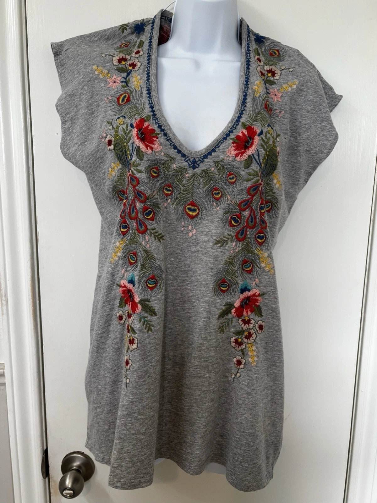 Johnny Was Sleeveless Tee Shirt - Size Small
Opens in a new window or tab